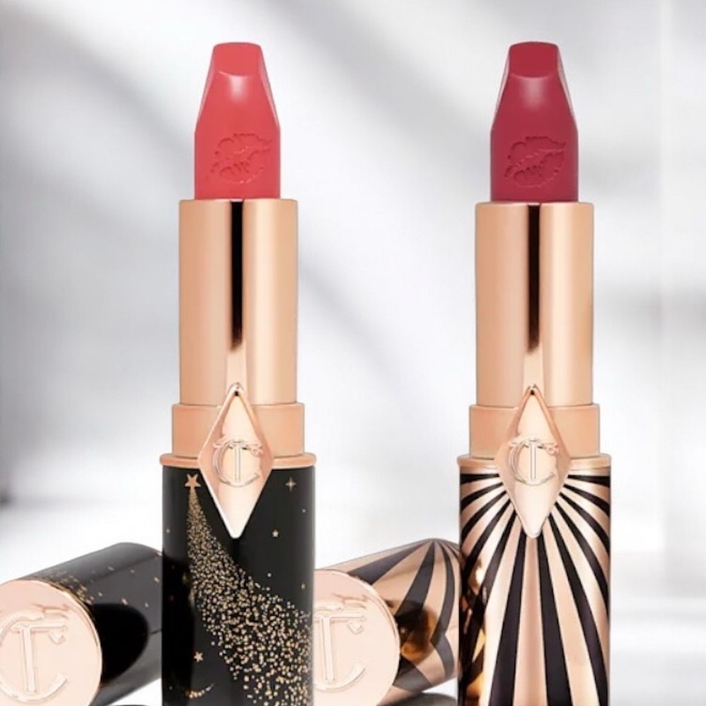 CHARLOTTE TILLBURY HOT LIPS  CARINA’S STAR  / VIVA  VERGARA  🌟